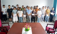 渝西艺校复读班的同学喜领文理附中录取通知书